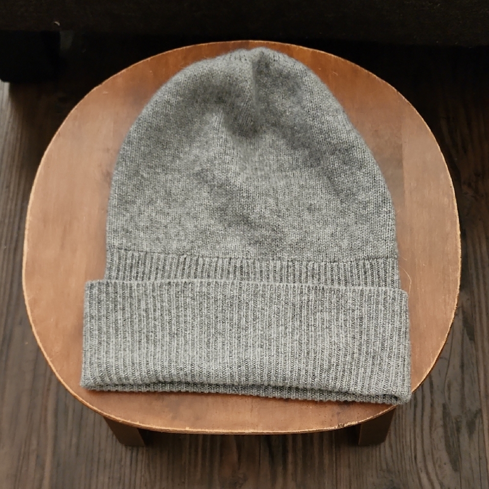 NEW Holt Renfrew Grey Ribbed Knit Toque/Beanie In 100% Cashmere OS